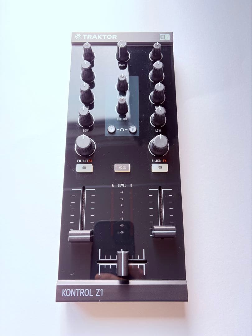 TRAKTOR KONTROL Z1 DJコントローラー 動作確認済 ケース付