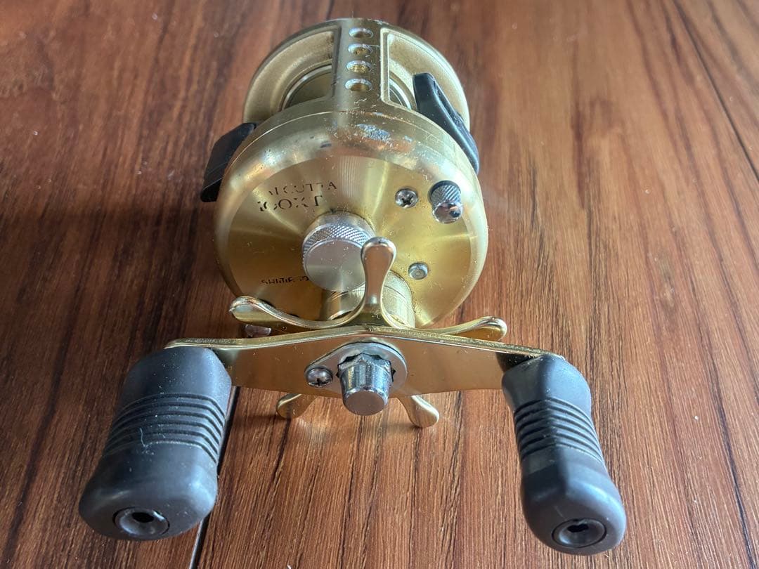 カルカッタ　100XT シマノ　Shimano CALCUTTA ベイトリール