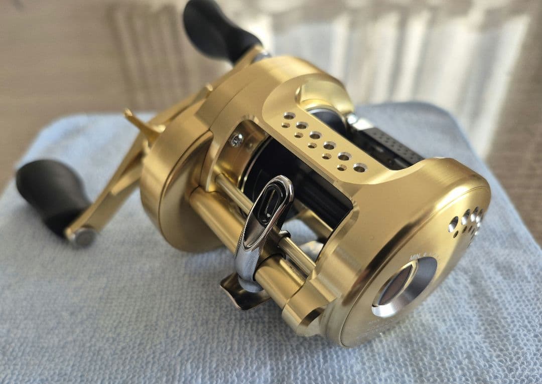 リール SHIMANO Calcutta Conquest 400