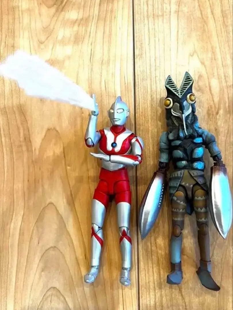 【SHフィギュアーツ】ウルトラマン＆バルタン星人 可動フィギュア 2体セット特撮