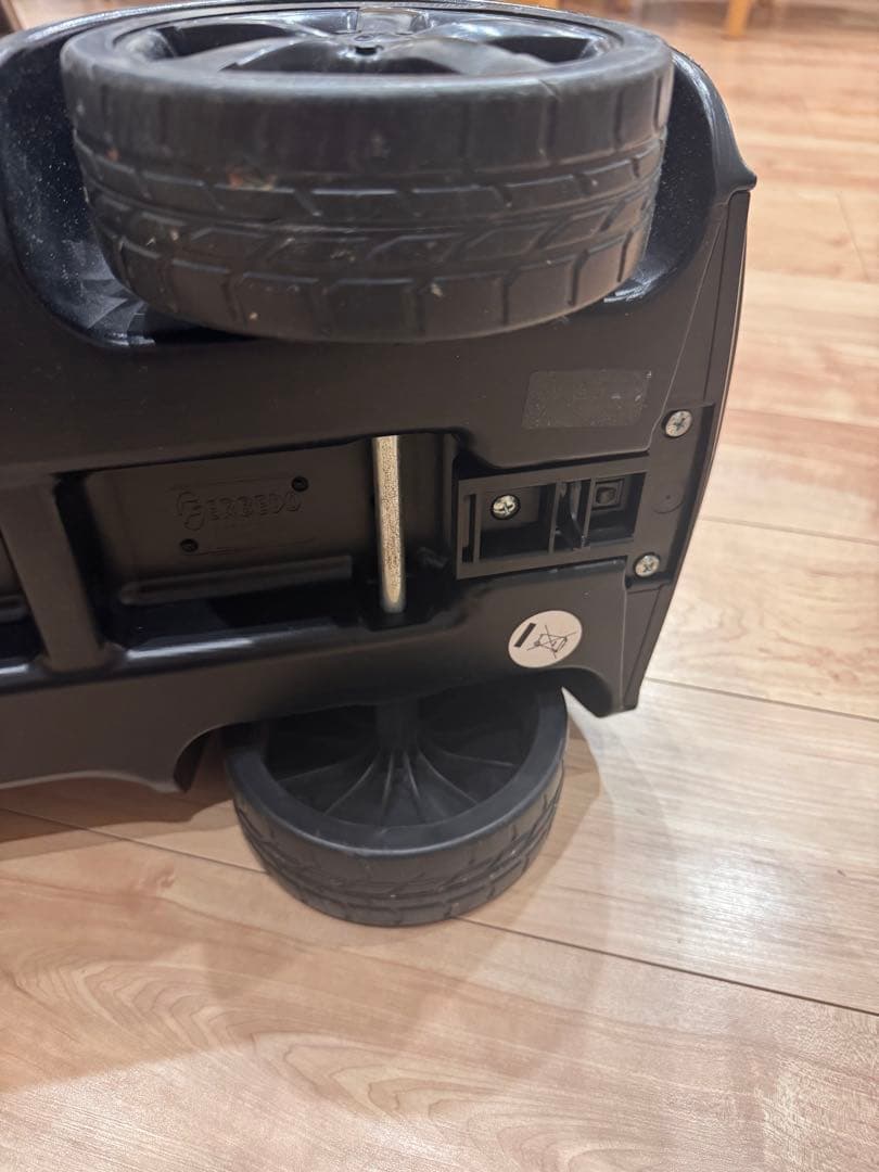 Audi TT 乗用玩具 スポーツカー　ジュニアクアトロ　おもちゃの乗り物