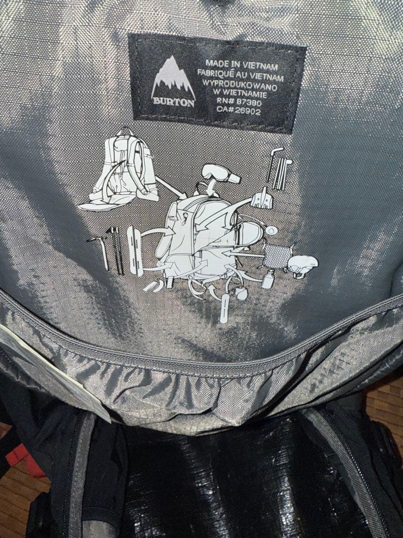 経年劣化無しBurton AK バックパック バックカントリー28L中の画像付き