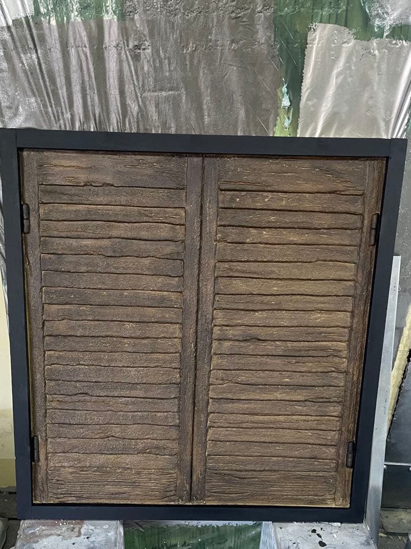 木製シャッター風アンティーク雑貨　モルタル造形ルーバー