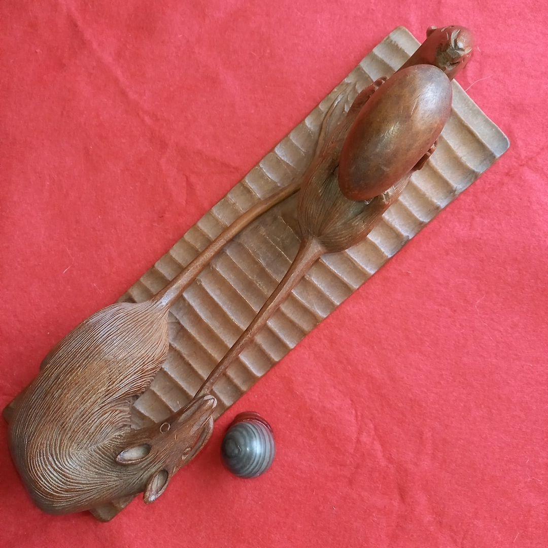 鼠　ネズミ　ねずみ　木彫り　骨董　オブジェ　天然木　古民藝　彫刻　一刀彫