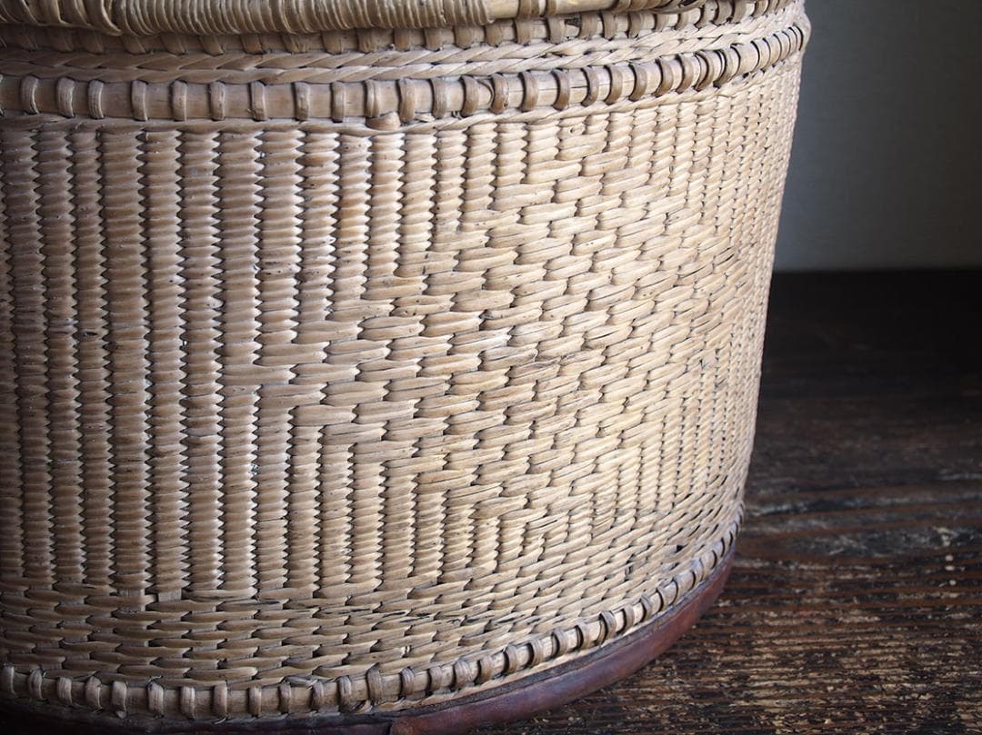 ふた付き 皮ハンドル大きなバスケット 民藝 パニエ かご細工 柳 籐/K351