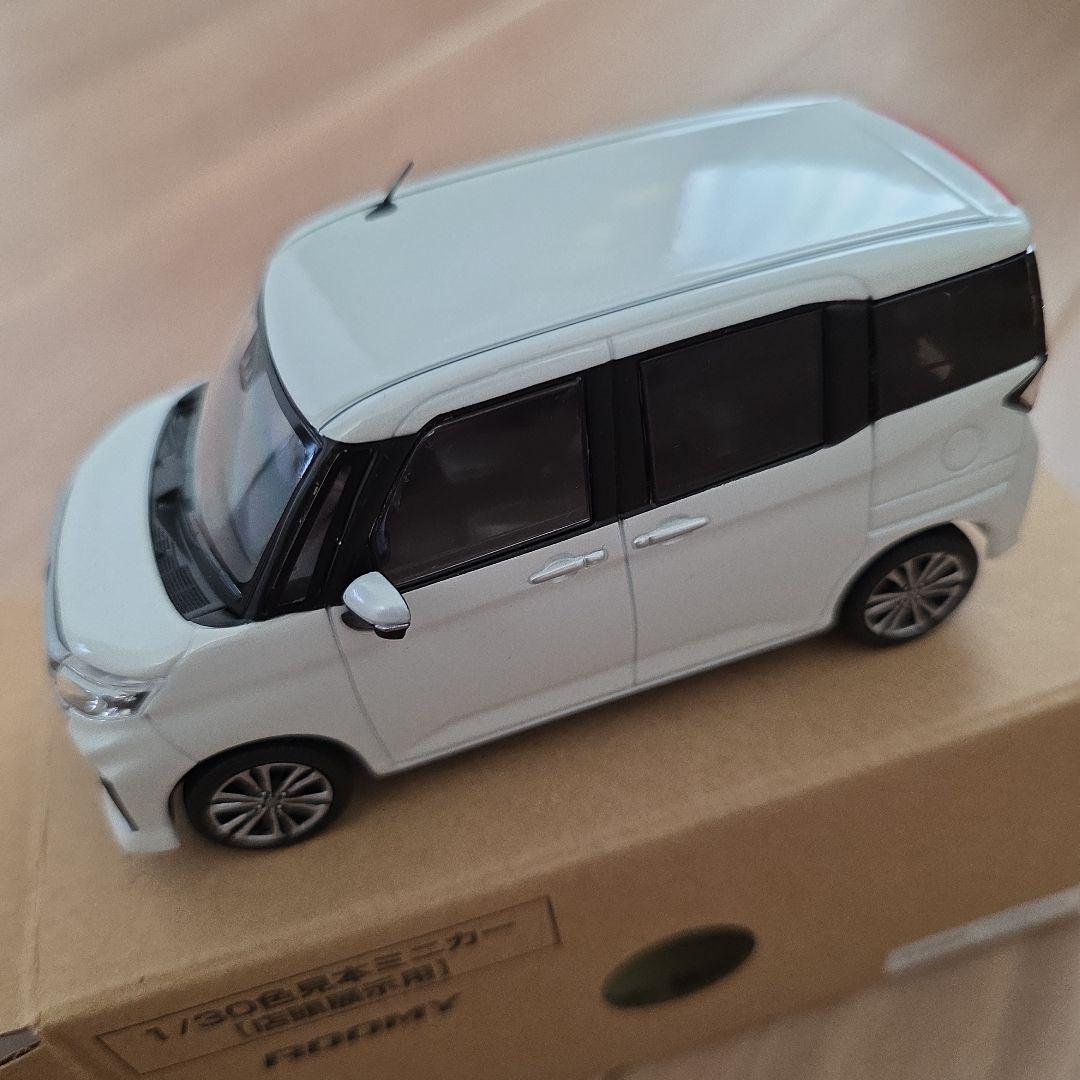 トヨタ ルーミー 1/30 カラーサンプル　希少