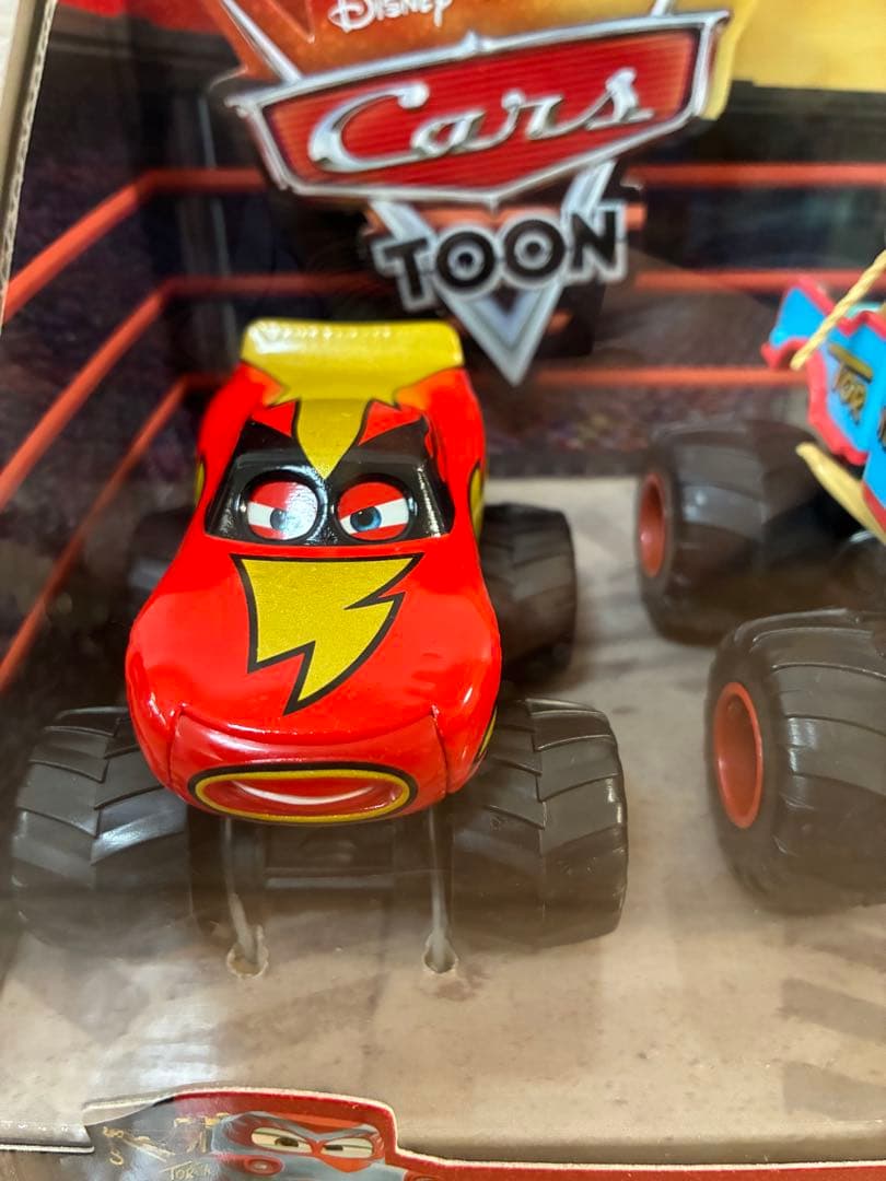 カーズ　Toon Monster Truck Mater 3-Pack