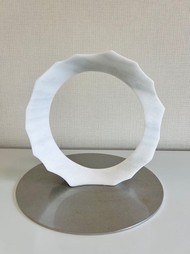 Kate Thomson(ケイト トムソン) 彫刻 : 大理石/片桐宏典