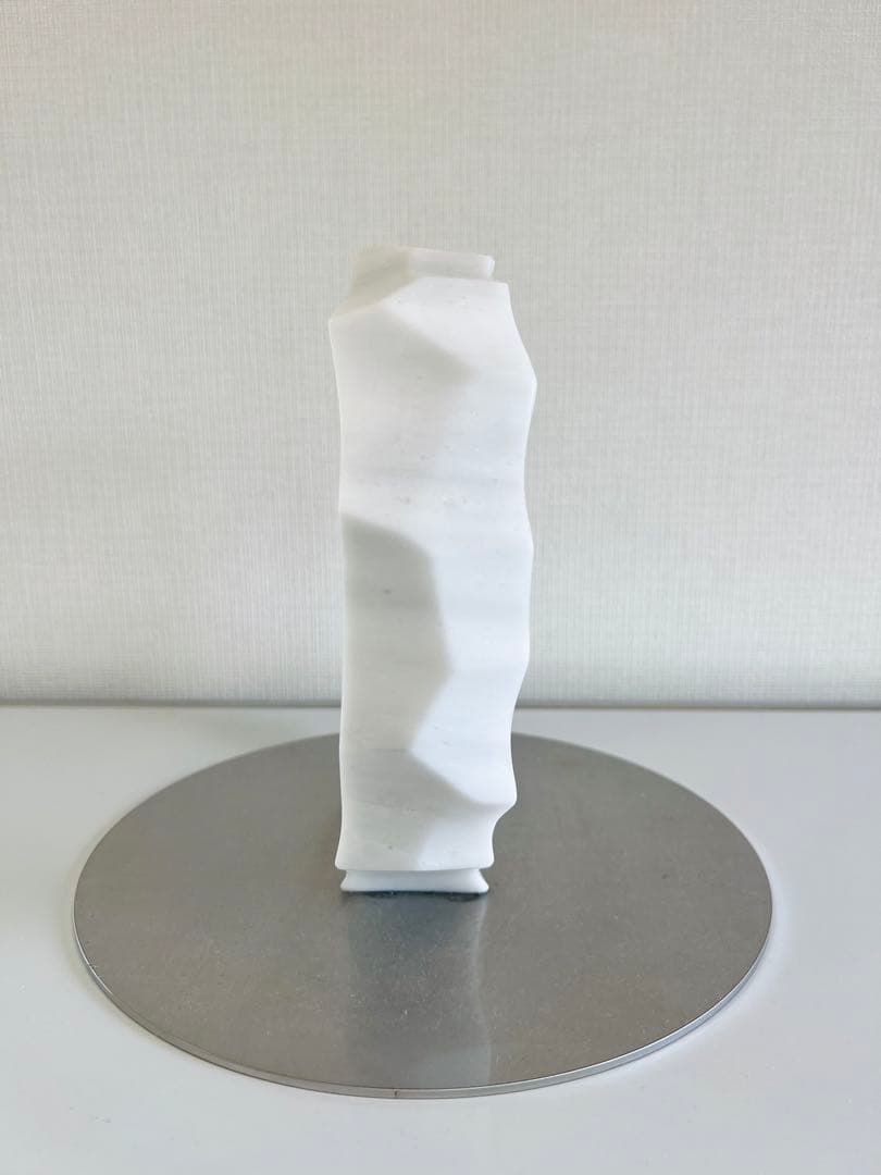 Kate Thomson(ケイト トムソン) 彫刻 : 大理石/片桐宏典