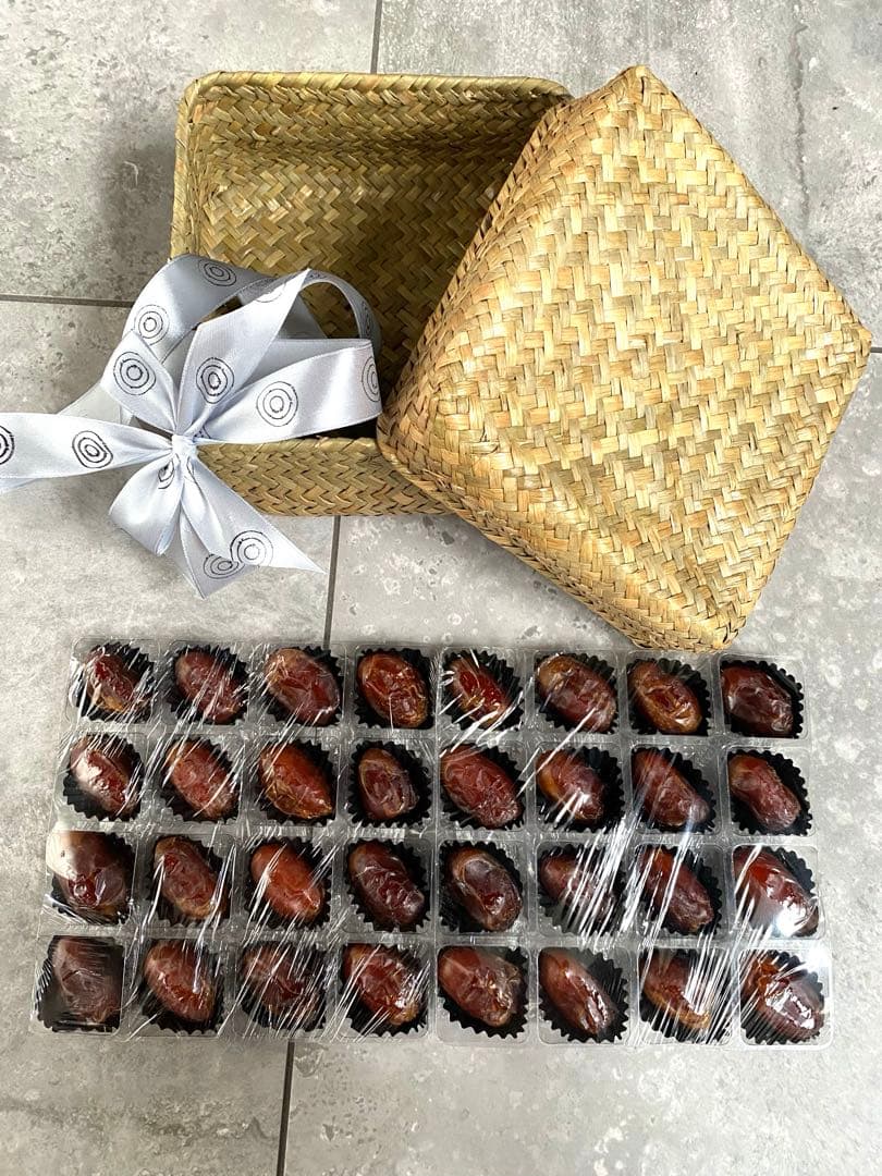 【完売品】大阪万博　UAEアラブ首長国連邦　デーツ32個入りバスケット