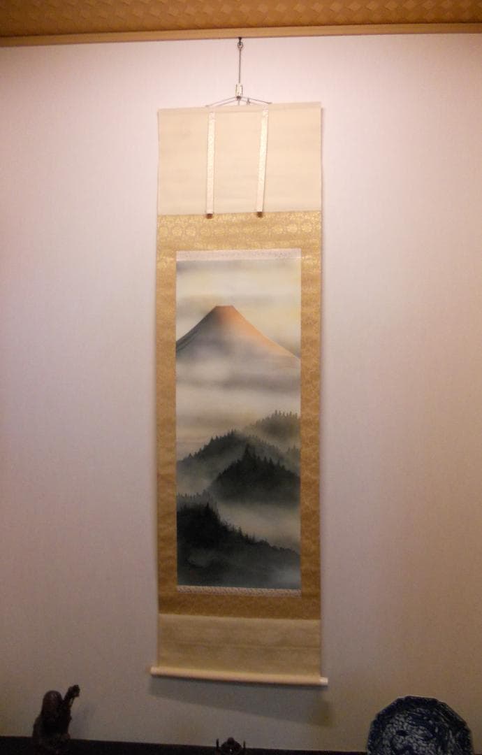 掛け軸 松橋玉昇 赤富士 絹本 希少 軸装 茶道具 掛軸 美品 です。