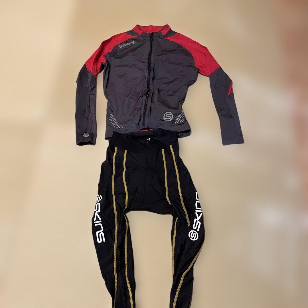 SKINS サイクルウエア　上下セットS グレー/レッド