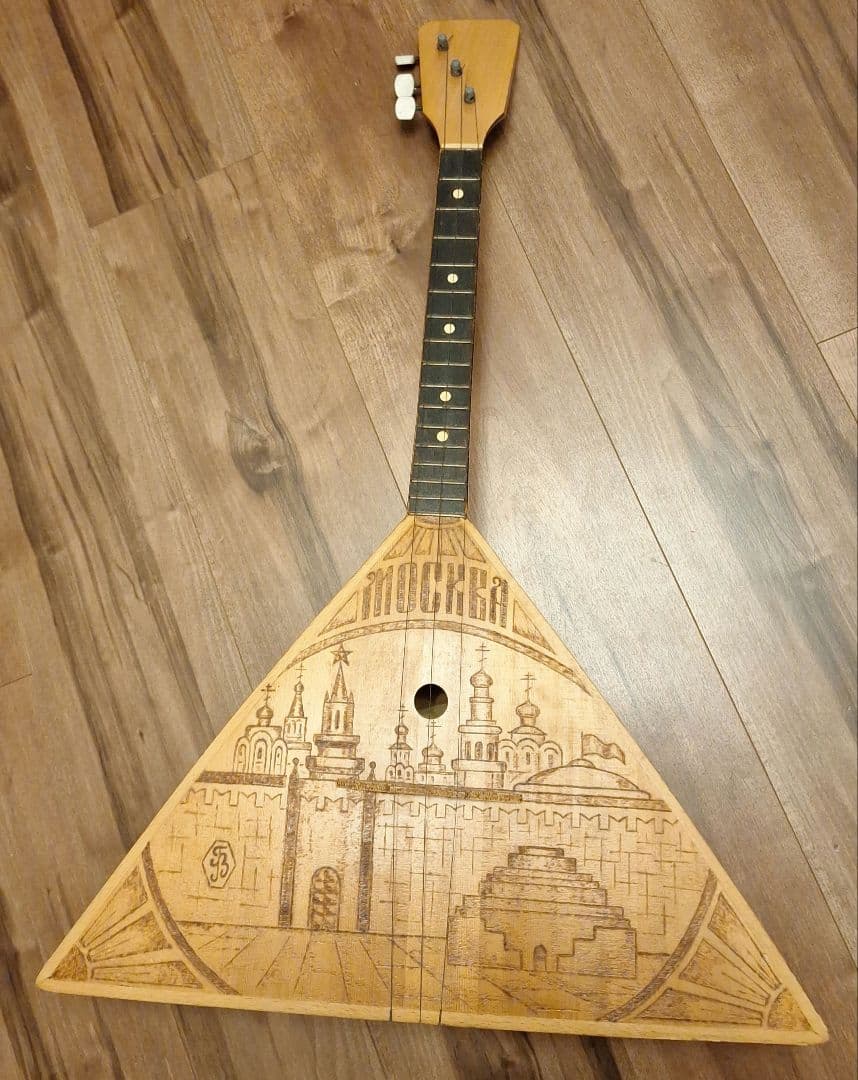 バラライカ (ロシアの民族楽器)