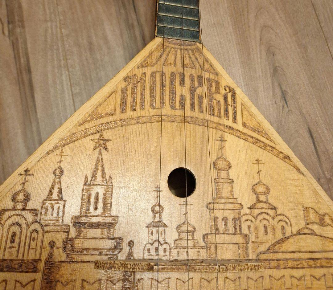 バラライカ (ロシアの民族楽器)