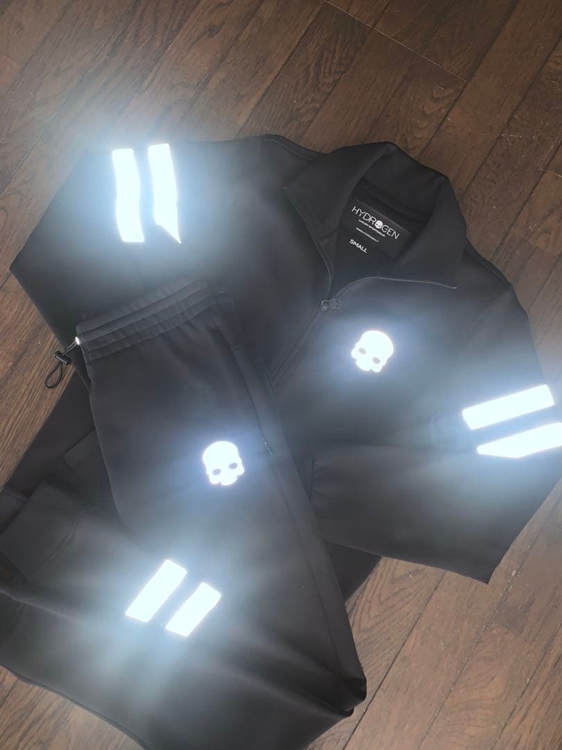 定価8.4万 三喜タグ付き国内正規 ハイドロゲン セットアップ オールストレッチ