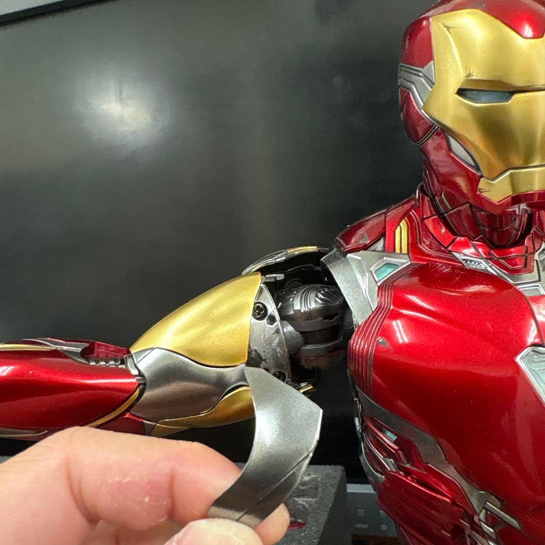 ホットトイズ　アイアンマン　マーク85（素顔はヴァリアントヘッド)