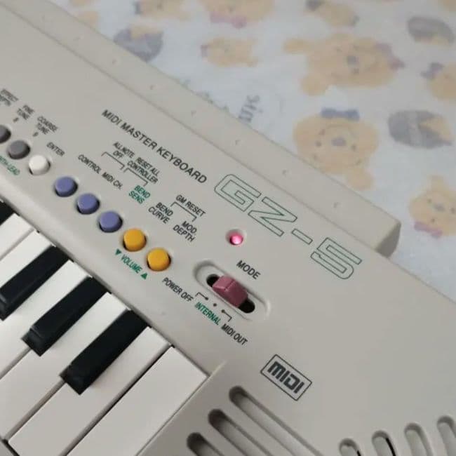 カシオ・MIDIキーボード 「 GZ-5 」純正ACアダプター付き