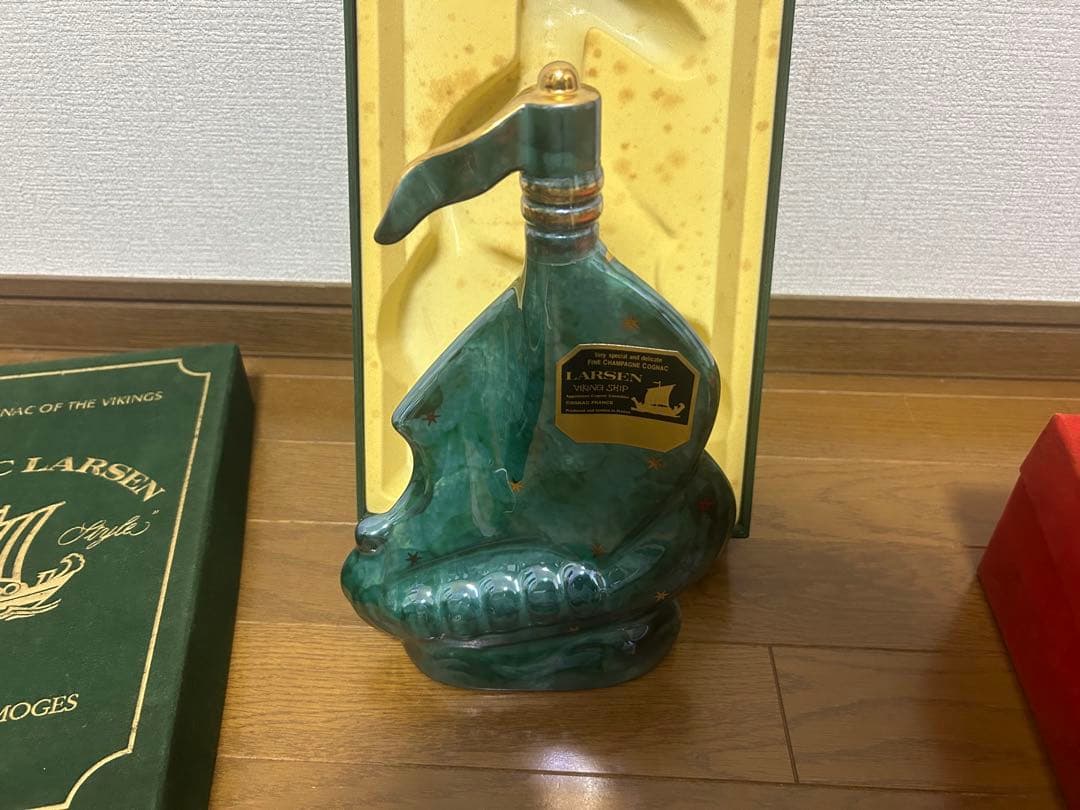 Cognac Larsen Invincible 陶器ボトル　２本セット