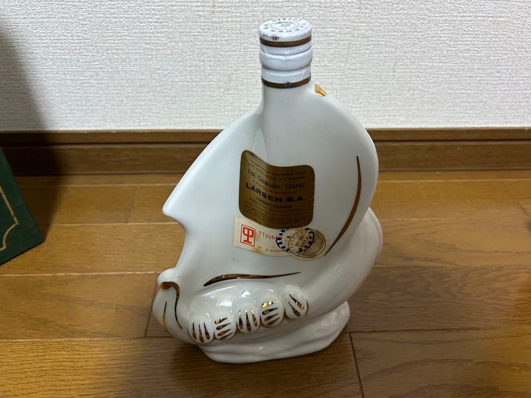 Cognac Larsen Invincible 陶器ボトル　２本セット