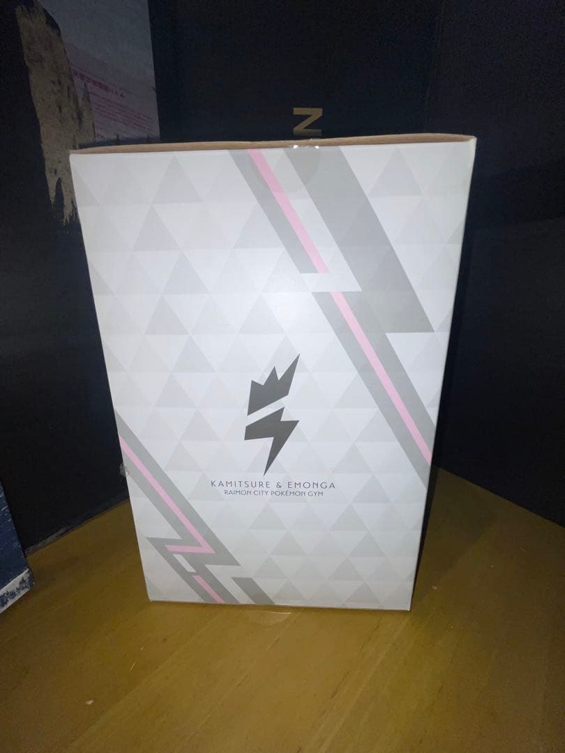 ポケモンセンター カミツレ & エモンガ フィギュア