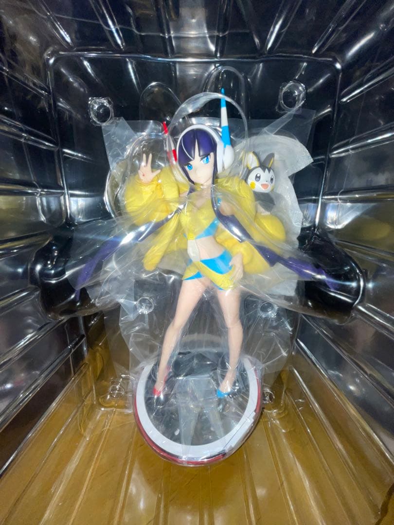 ポケモンセンター カミツレ & エモンガ フィギュア