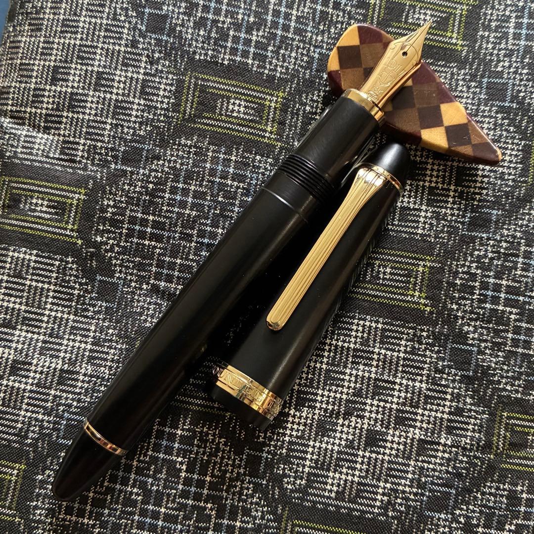 セーラー　プロフィット18K 梨地軸　中字