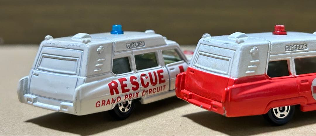 日本製 トミカ キャデラック アンビュランス 2台セット