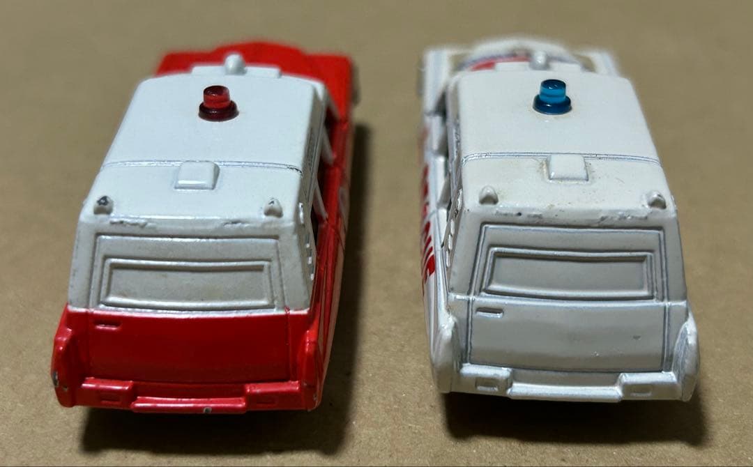 日本製 トミカ キャデラック アンビュランス 2台セット