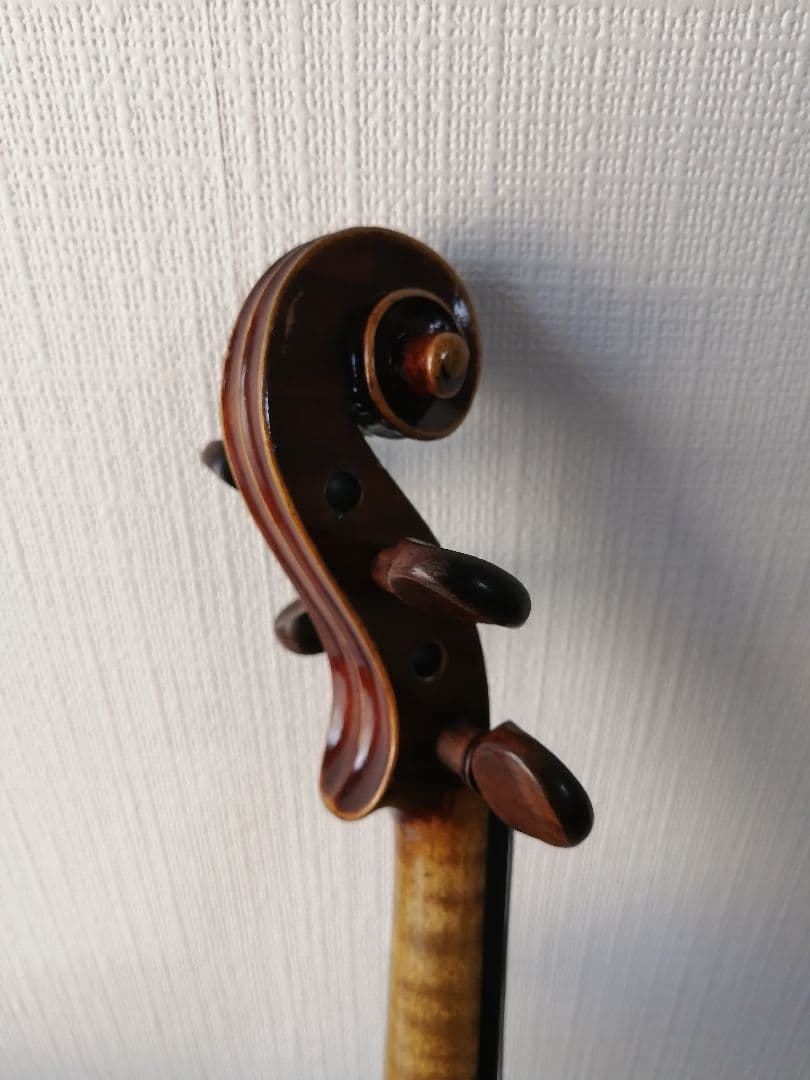 オールドフレンチ　ヴァイオリン　(An old French violin)