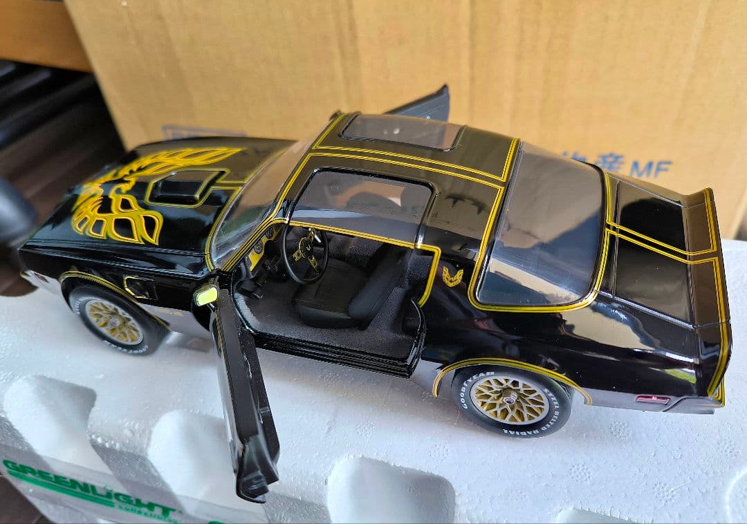 キャンペーン激レアGreenLight 1977 PontiacFirebird