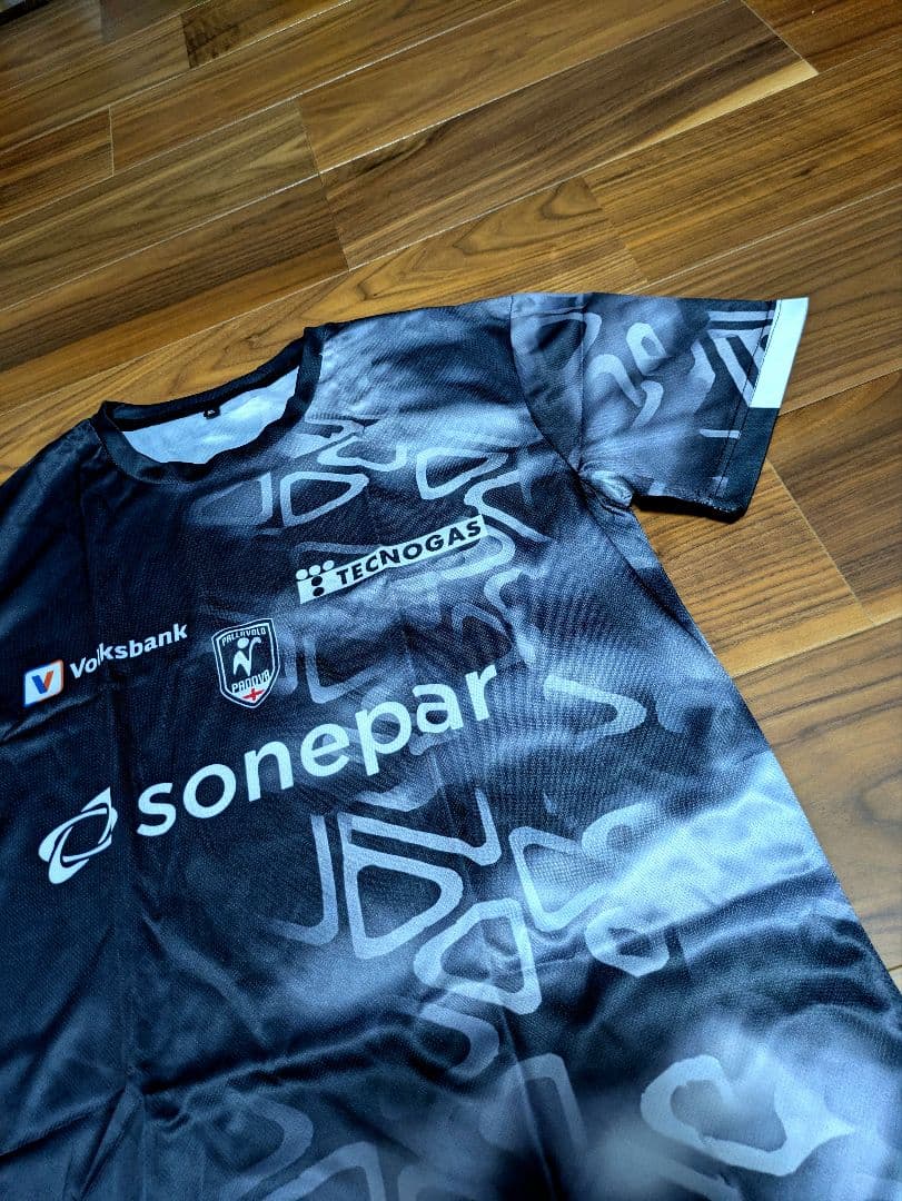 ＊パドヴァ バレーボール　ユニフォーム　シャツ　髙橋藍　海外ユニフォーム　黒