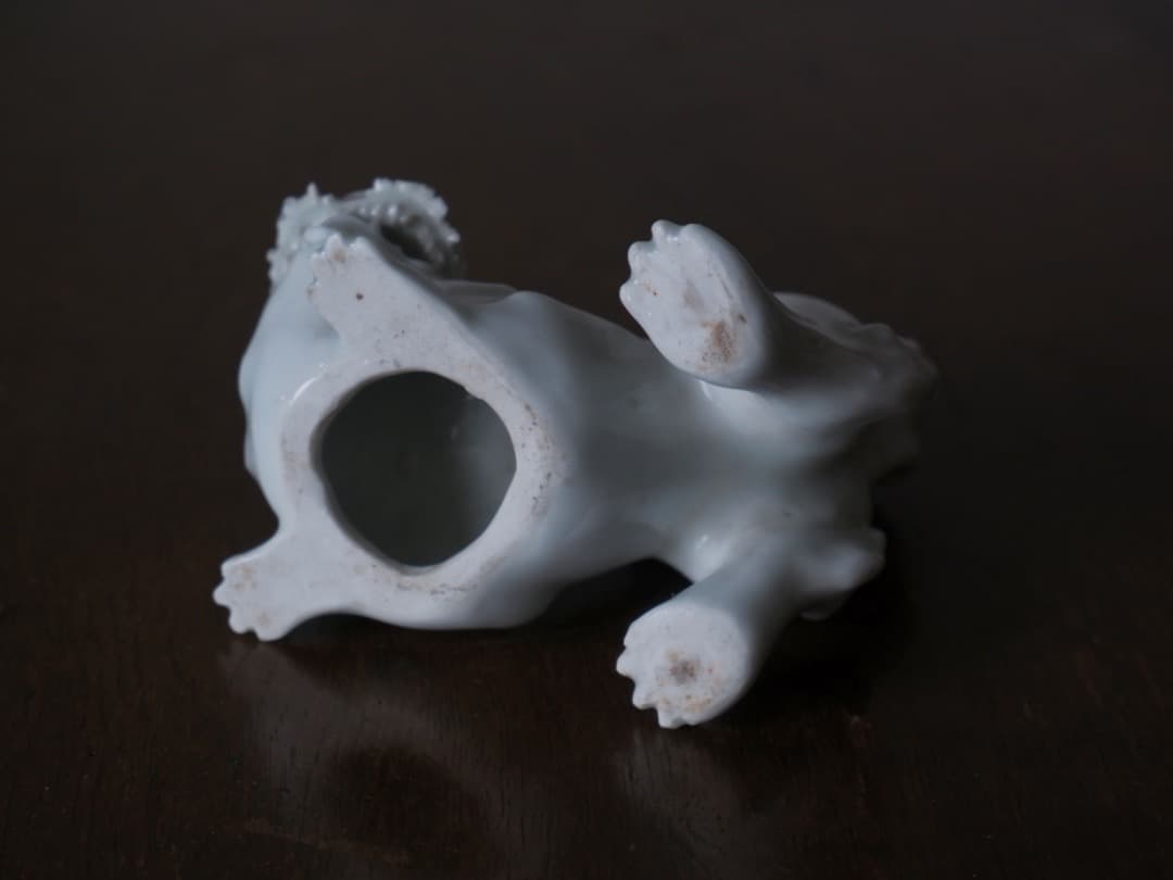 鍋島焼　白磁　獅子　置物　銘なし　アンティーク　Q2057