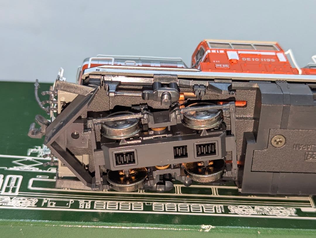 KATO　DE10　HO　【1-703】　パーツ、インレタ取付済み残りあり。②