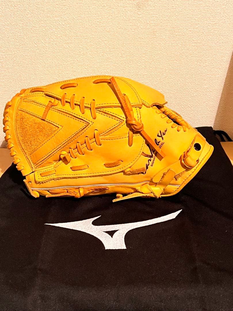 左投げ　軟式グローブ　ダルビッシュモデル