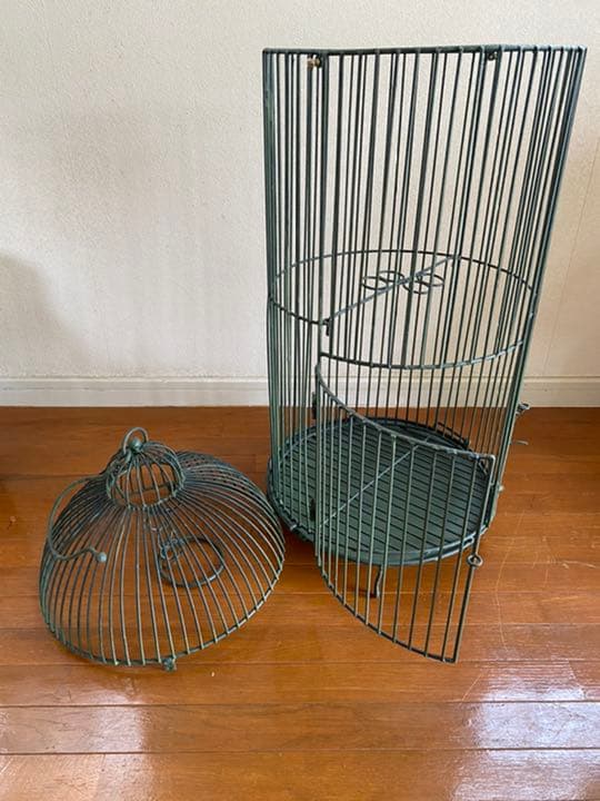 インコ等の鳥籠です。