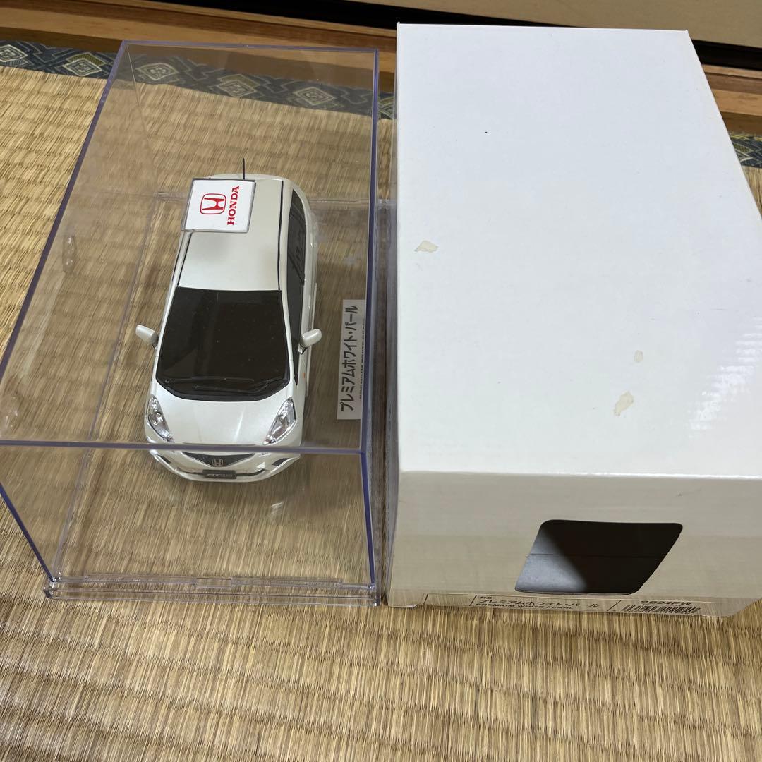 Honda FIT プレミアムホワイト・パール ミニカー
