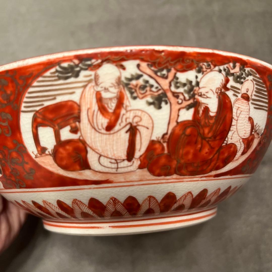 赤地の金装飾陶器皿　中国賢者図