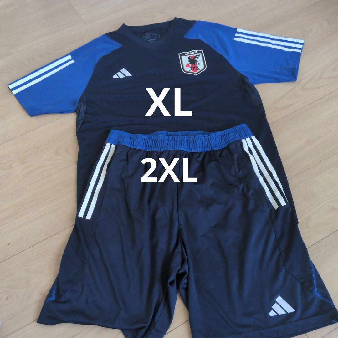 adidas サッカーウェア 黒・青 ストライプ　上下