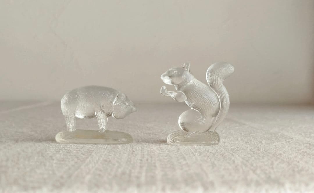 * vintage glass figure ୨୧ * ガラスの リスさん