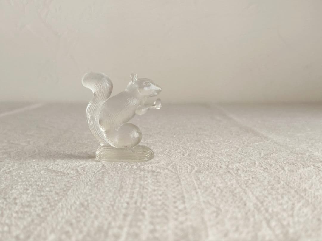* vintage glass figure ୨୧ * ガラスの リスさん