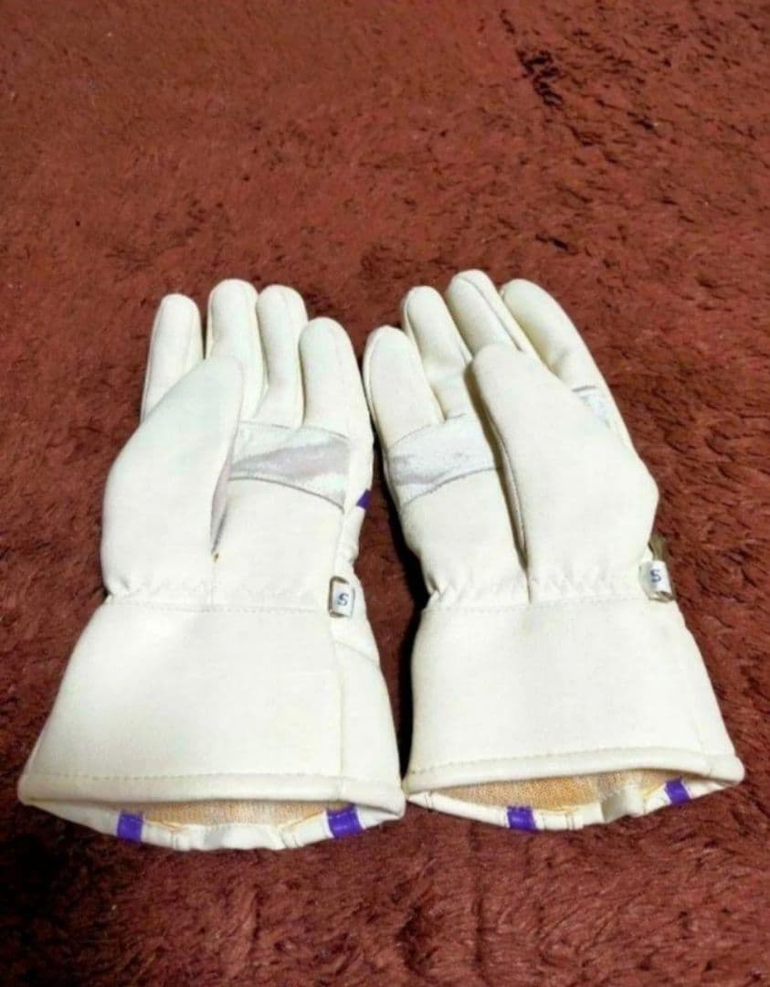 スキー手袋　Sサイズ、キラーループ　スノボ・スキー パンツ　Mサイズ