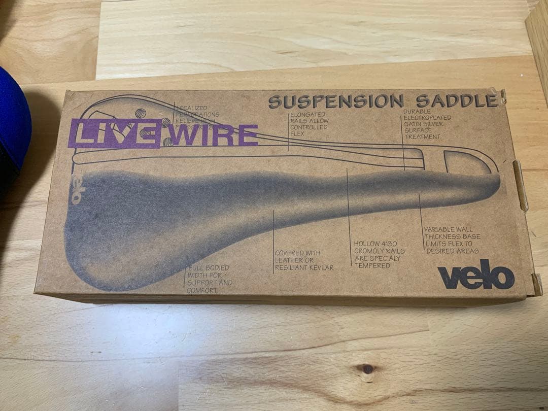 Velo Live Wire suspension サドル 黒/青