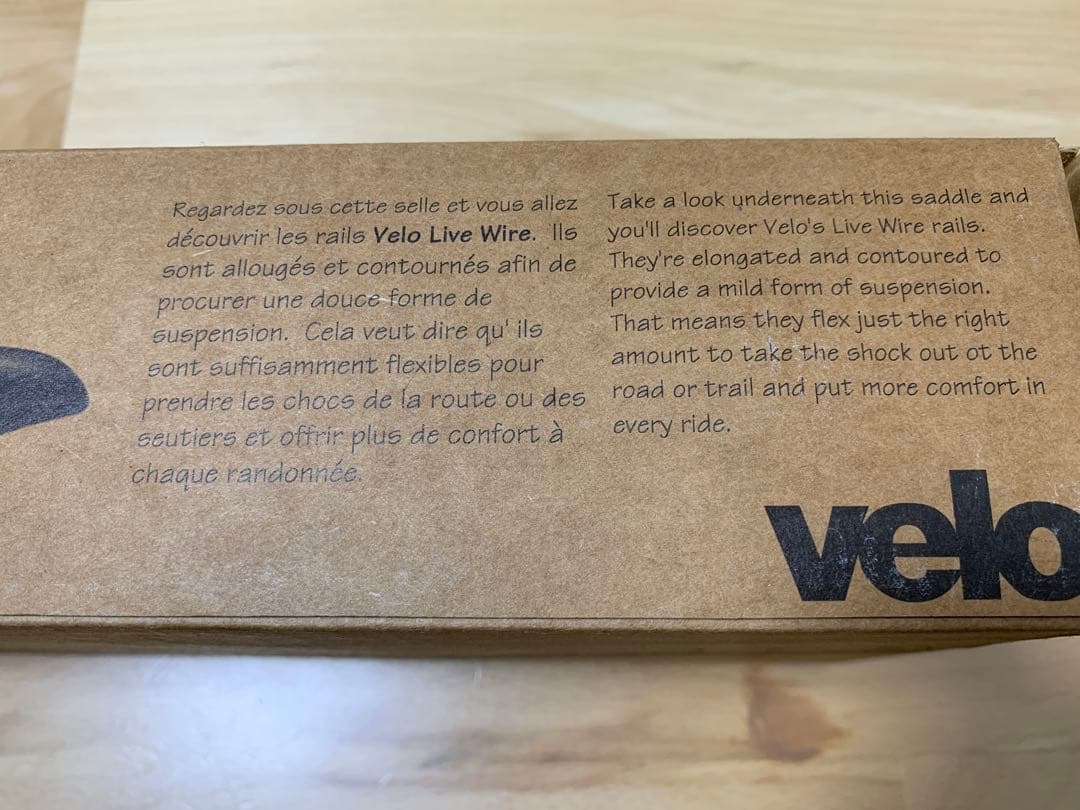 Velo Live Wire suspension サドル 黒/青