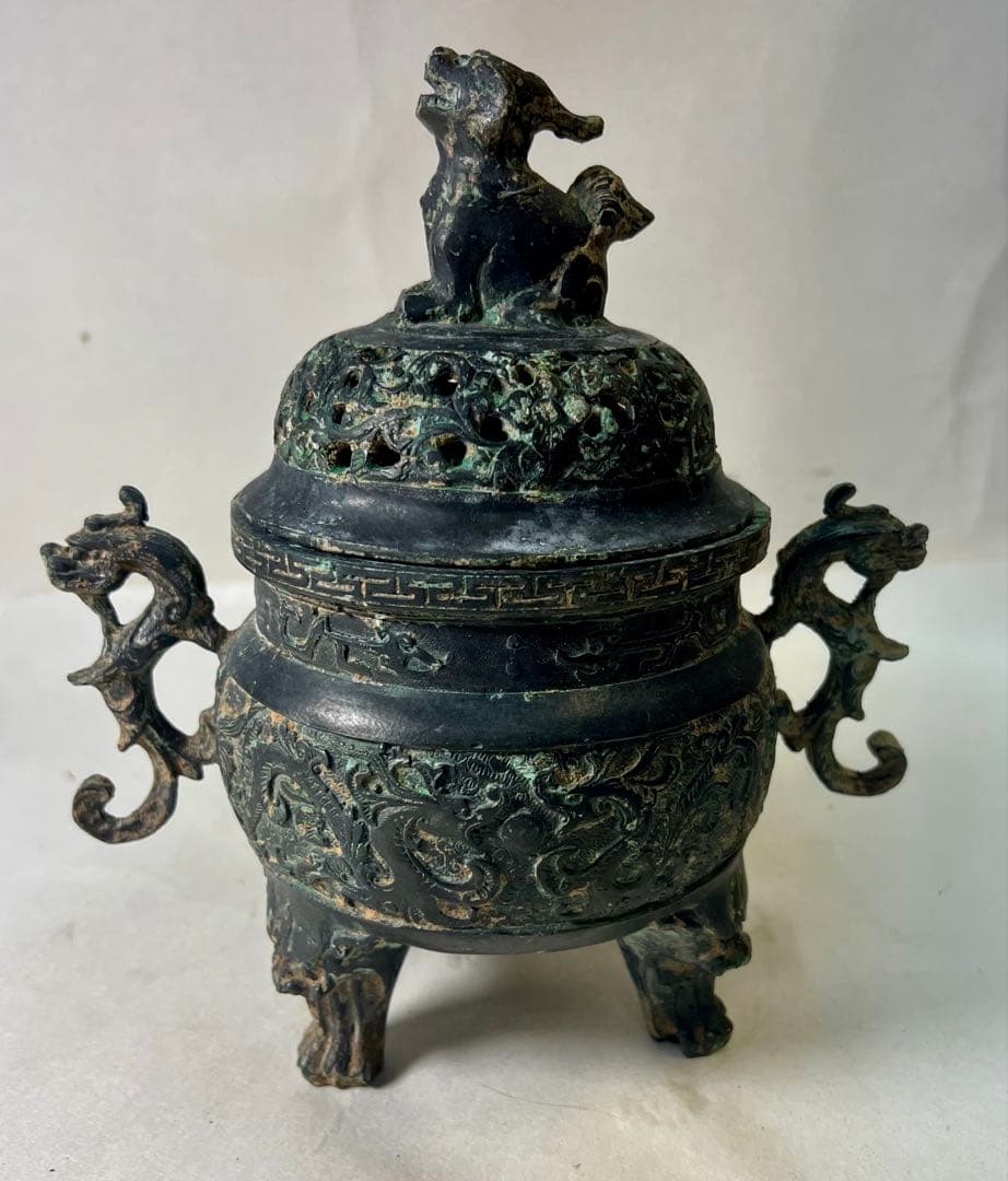 清時代　乾隆年製　獅子双龍紋　古銅　三つ足香炉　中国古玩