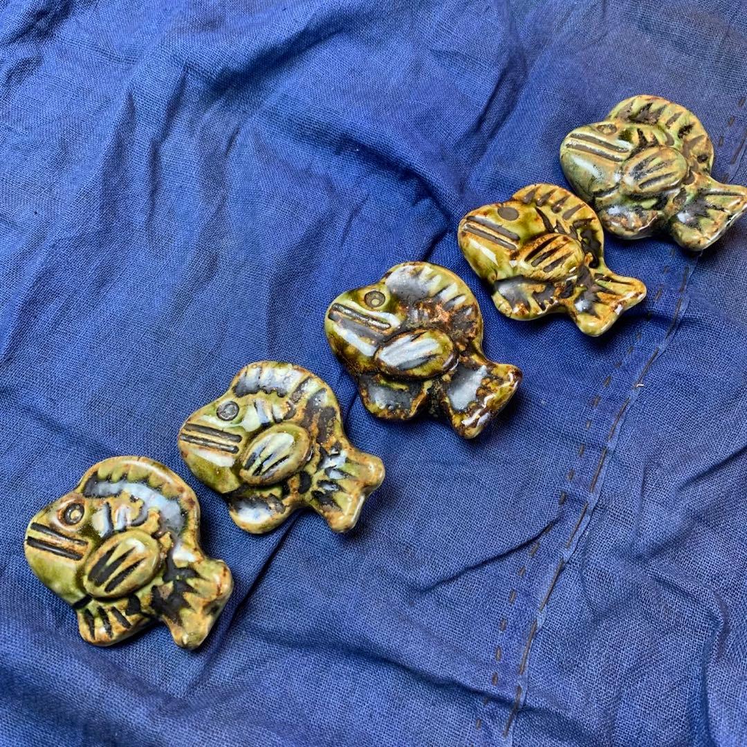 shuiyemikioです。魚　織部焼　箸置