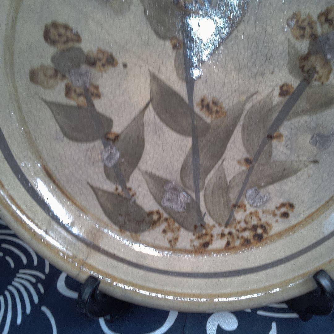 骨董３ 花模様の陶器の皿