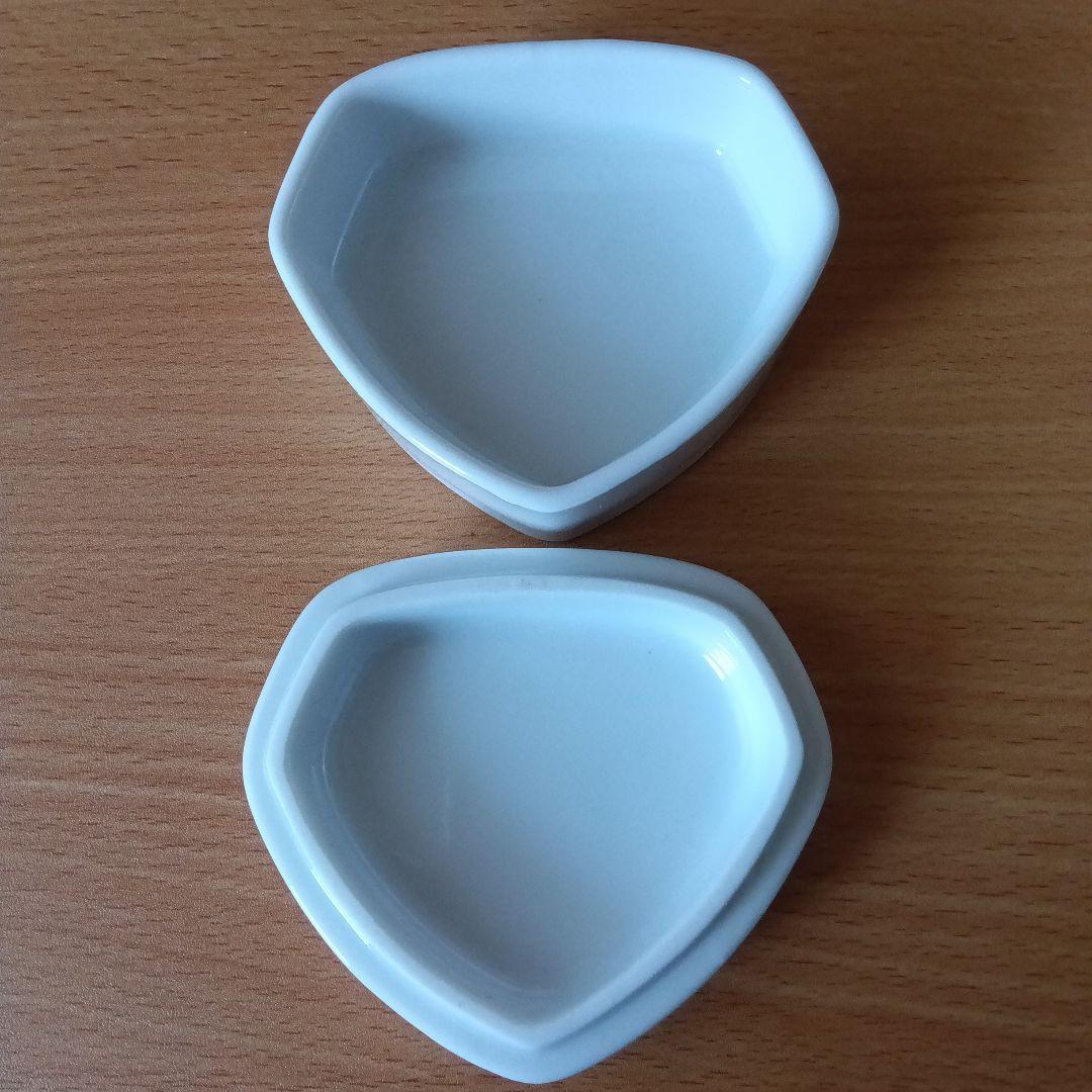 1999年製 サンリオ ハローキティ ジュエリーボックス 陶器製小物入れ