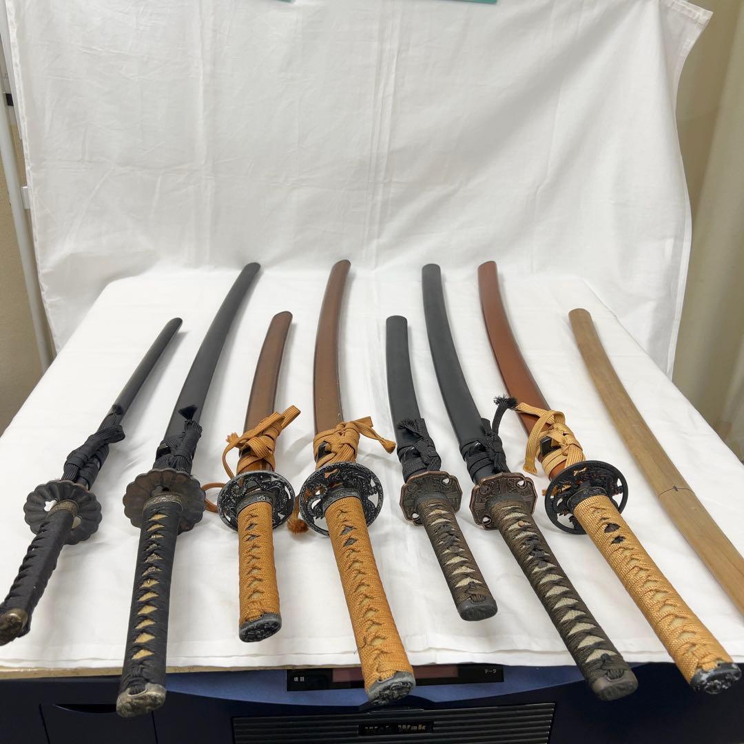 【傷あり】A 模造刀 8本 まとめ 鍔 透かし 太刀鍔 花形鍔 太刀 脇差 白鞘
