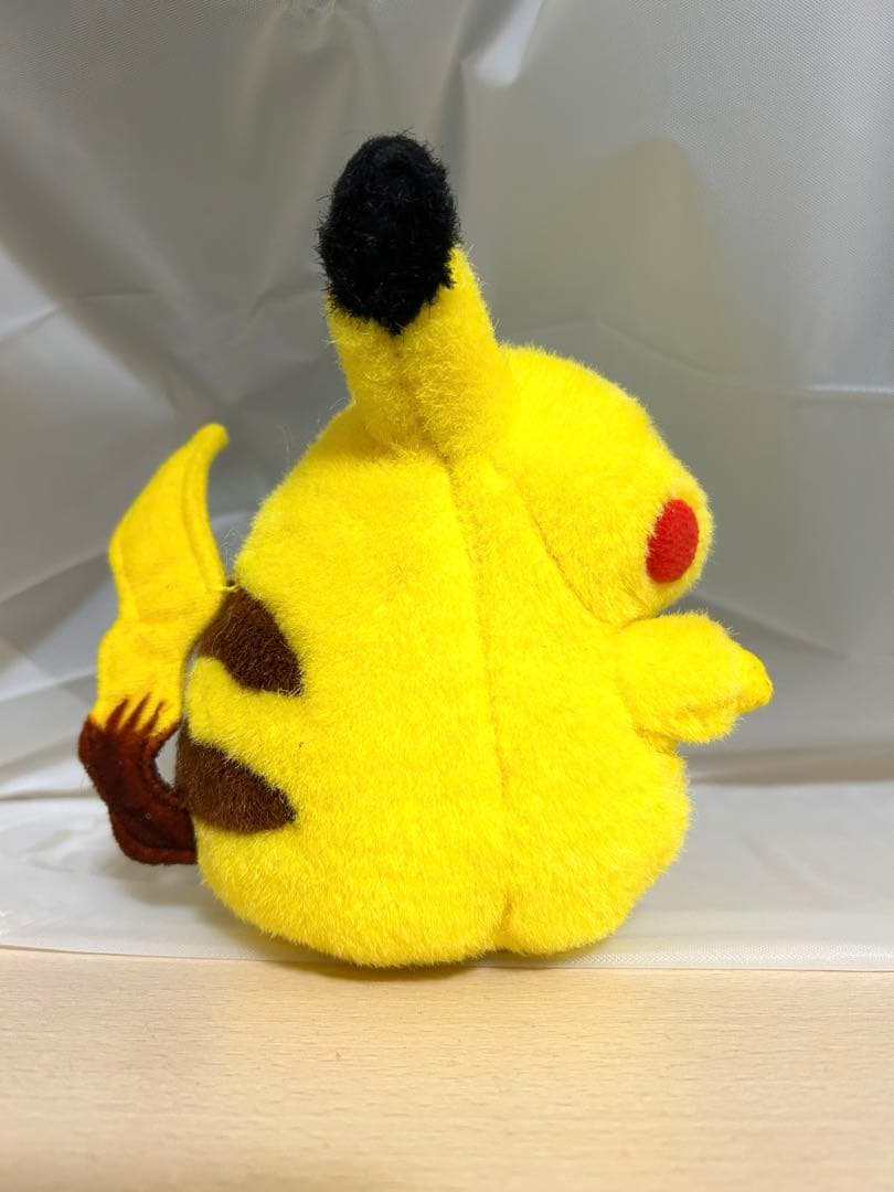 初期ピカチュウ　ぬいぐるみ