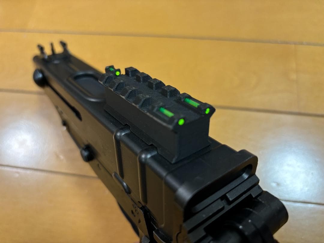 東京マルイ SCORPION VZ61 電動ガン 本体と付属品、バッテリーなど